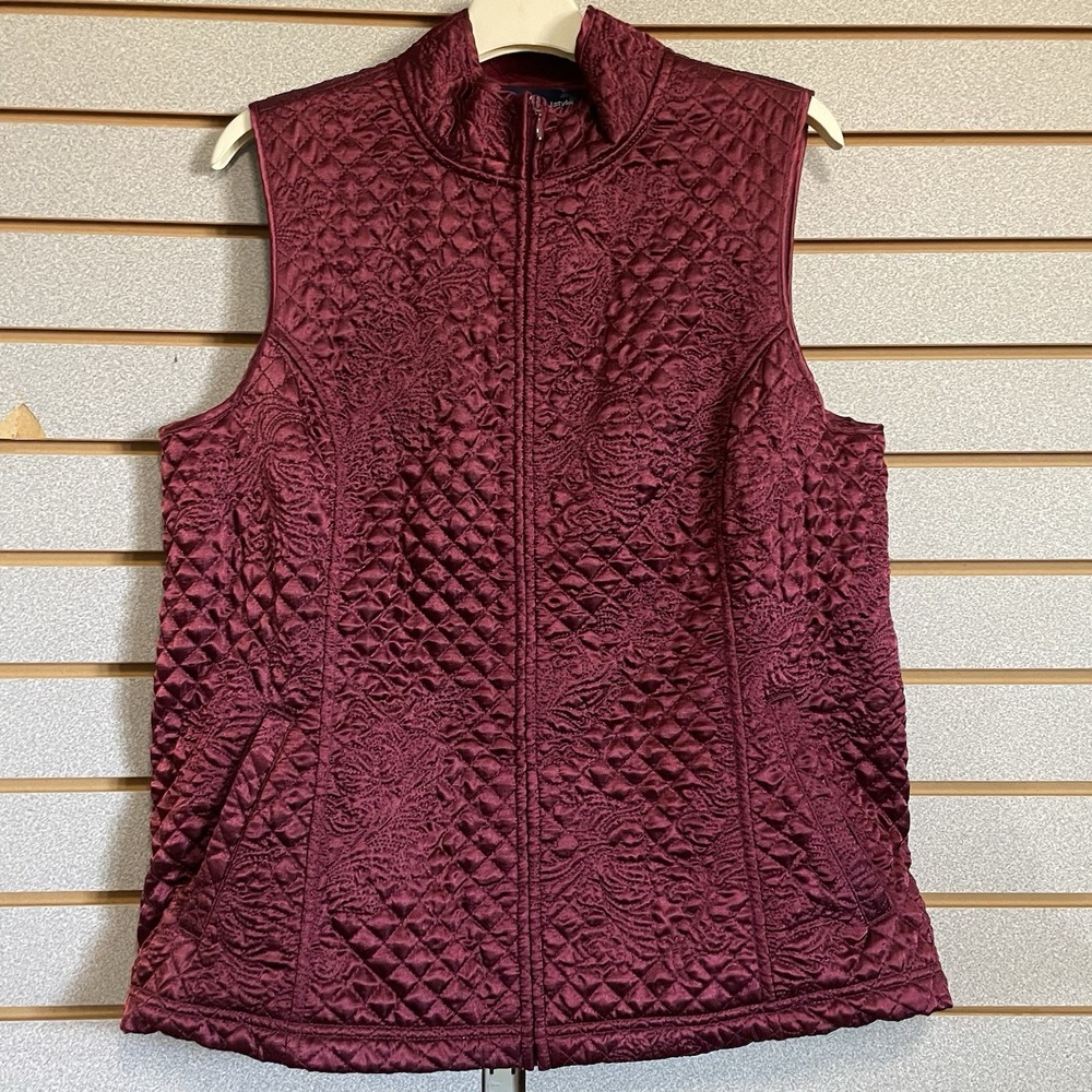 Susan Graver Style Maroon Quilted Vest Medium Full Zip EUC  Pockets Chest= 42 In